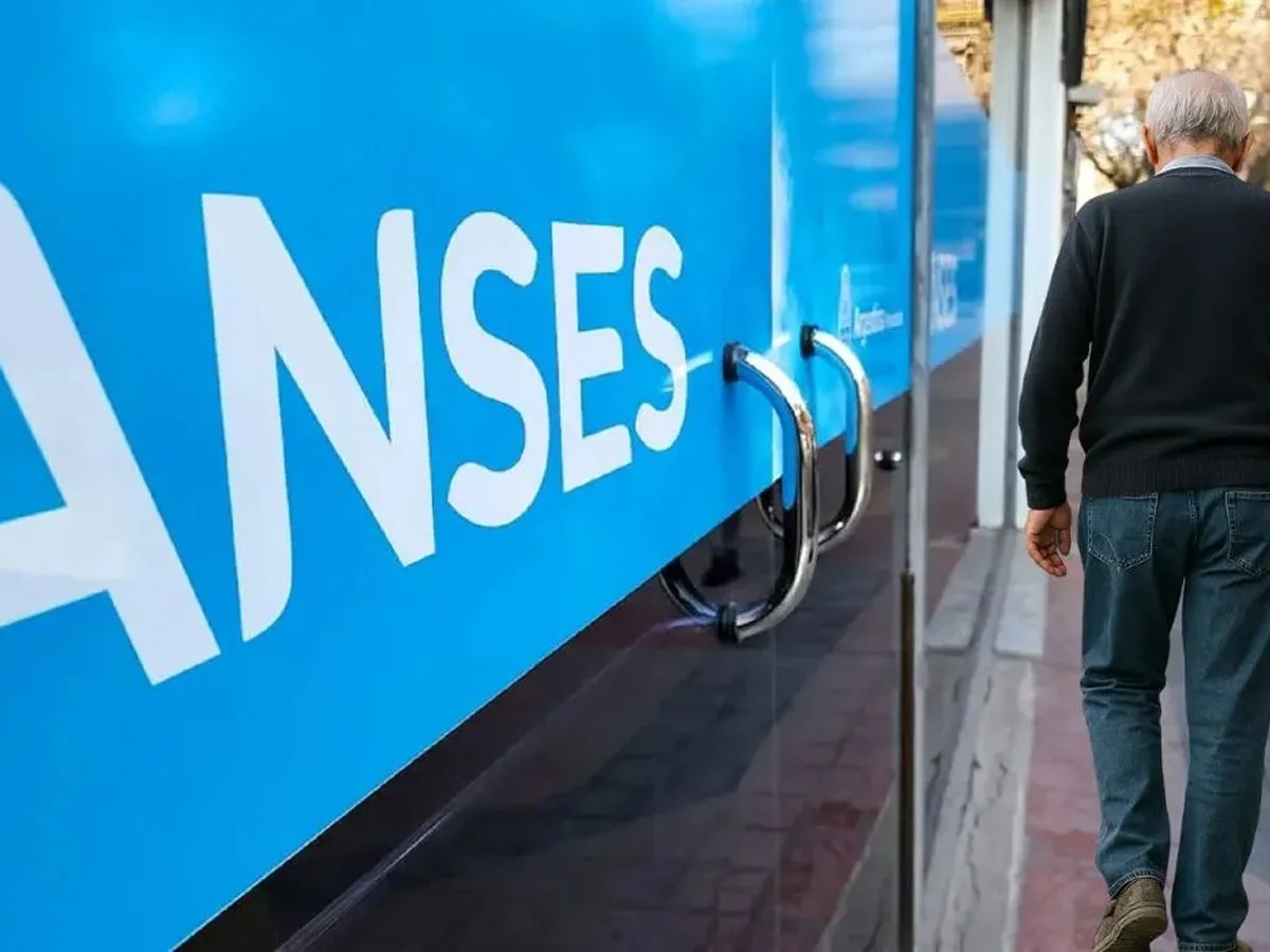 ANSES aplicará aumento y bono en mayo para jubilados con pago escalonado por DNI