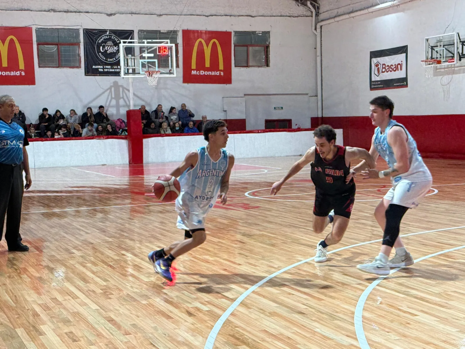 Argentino logra su primera victoria como visitante tras vencer a La Falda por 83-72