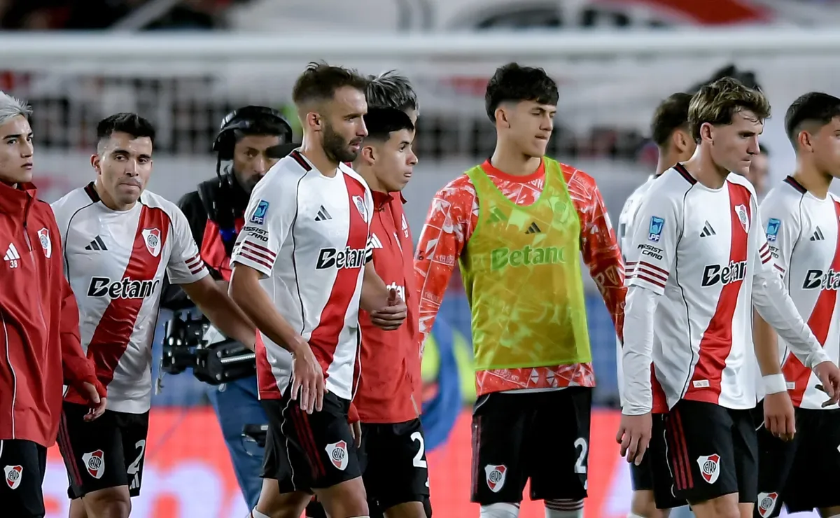 River cayó ante Atlético Tucumán y el Monumental descargó su bronca contra los jugadores