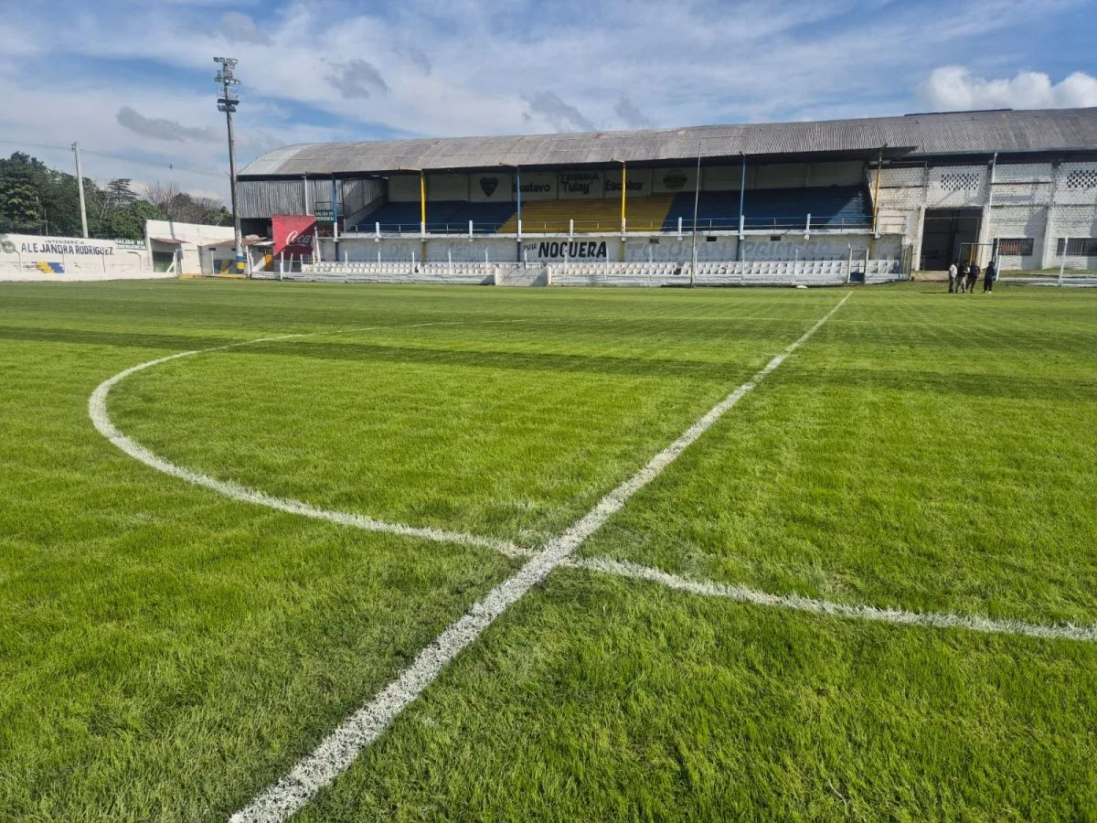 Villa Mitre estrena un campo de juego renovado con tecnología avanzada para el clásico taficeño