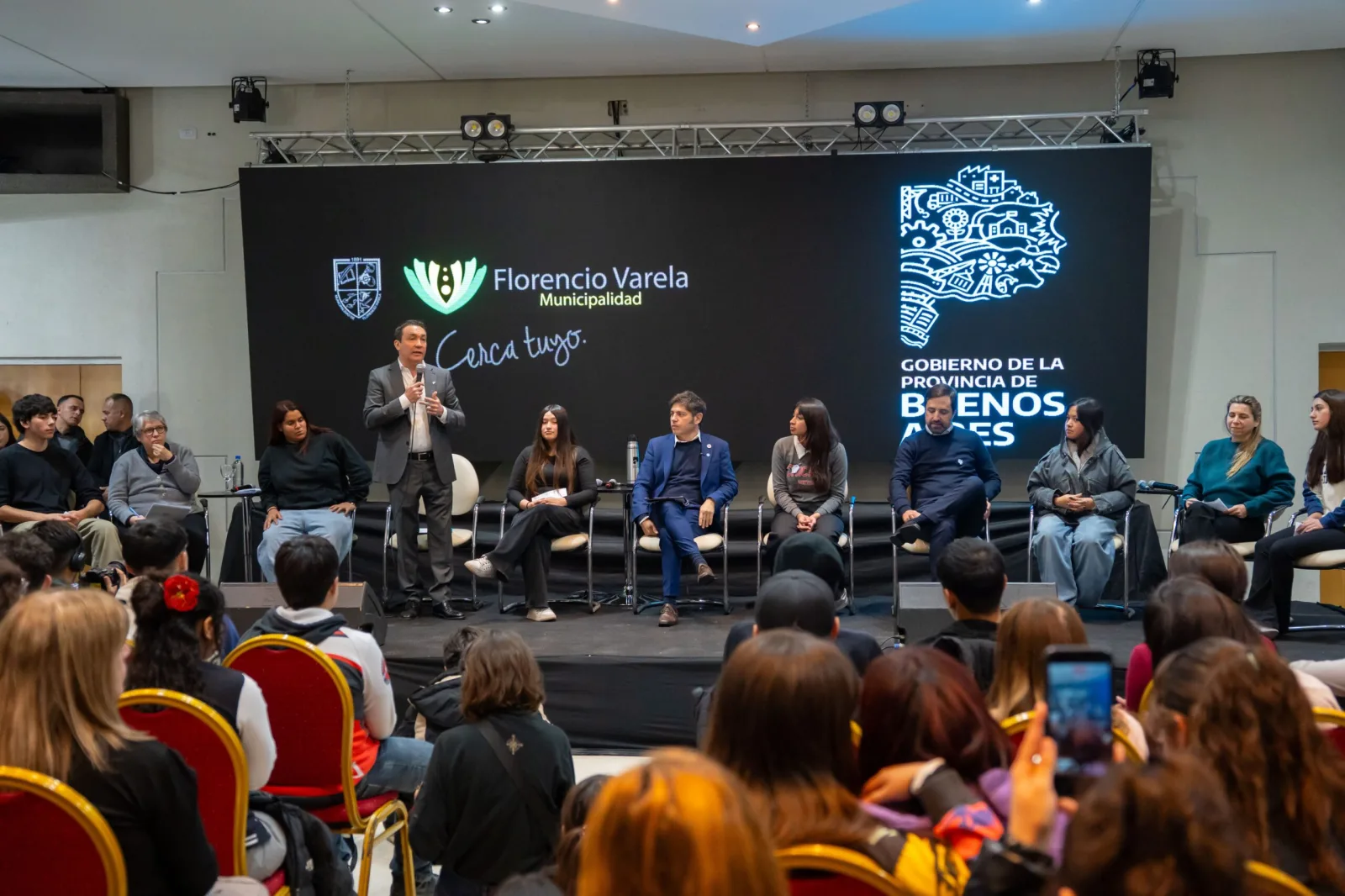 Autoridades y estudiantes de Florencio Varela debaten sobre salud mental juvenil