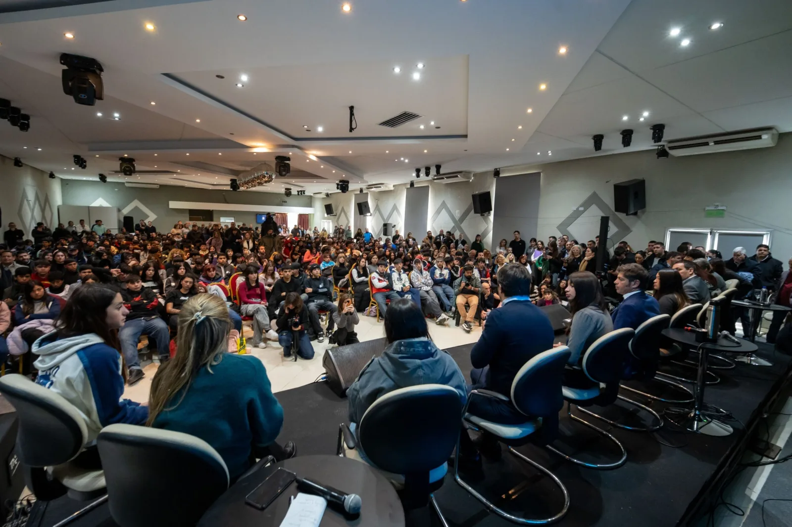 Autoridades y estudiantes debatieron sobre salud mental en Florencio Varela