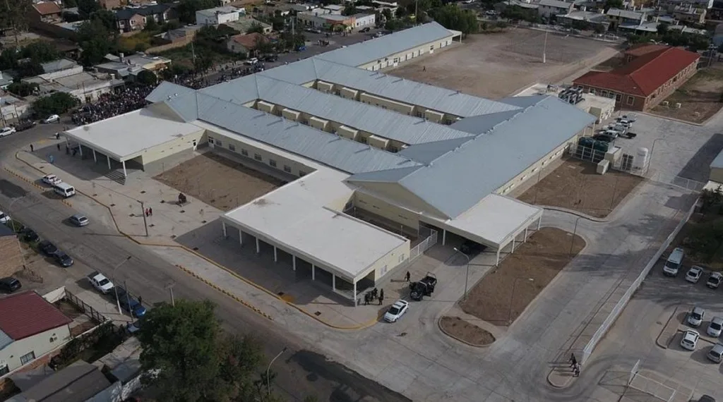 Avances en infraestructura educativa y social transforman a Allen y sus barrios