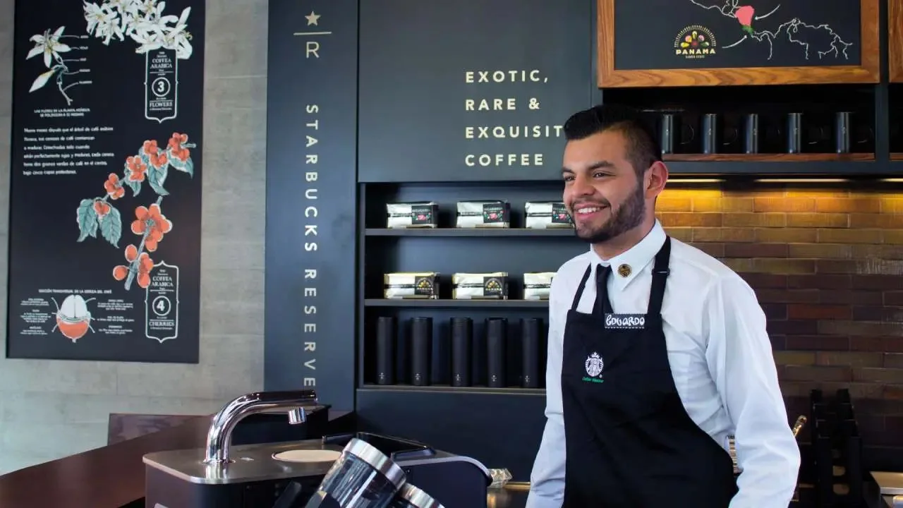 Beneficios y aumentos salariales actuales para empleados de Starbucks en mayo de 2026
