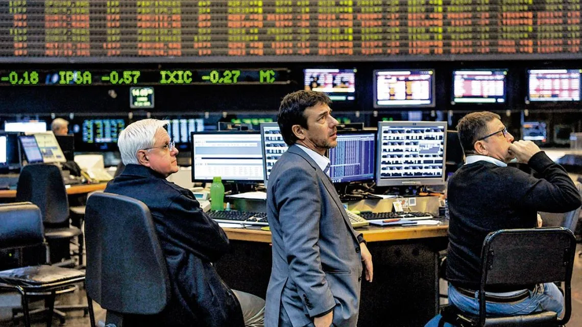 Bonos y ADR argentinos suben en Wall Street mientras el riesgo país cae por debajo de 525 puntos