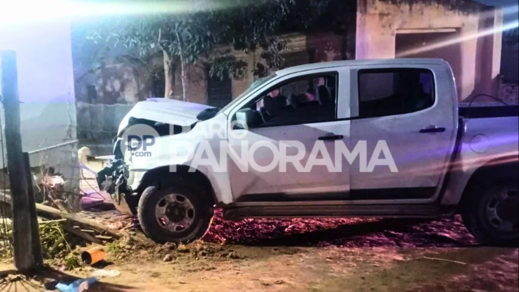 Camioneta se estrelló contra una vivienda tras perder el control en una curva