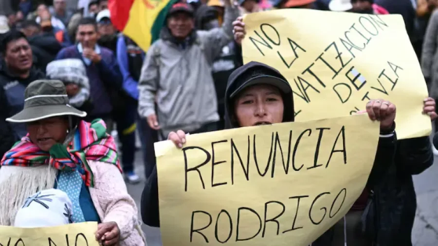 Congreso boliviano autoriza despliegue militar y estado de emergencia ante crisis social