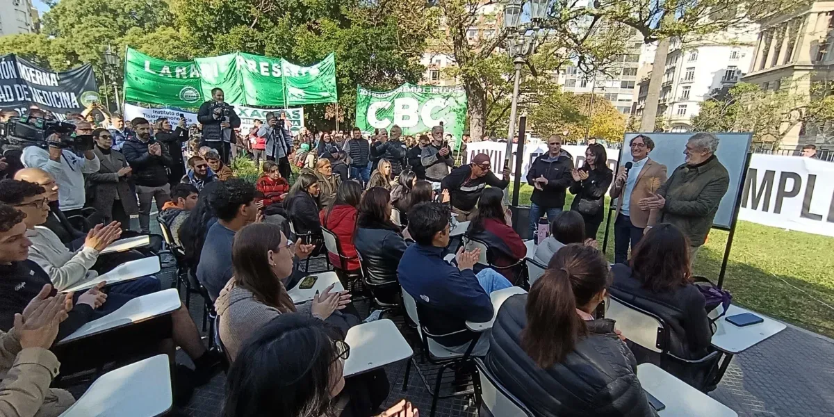 Docentes y estudiantes de la UBA reclaman frente a la Corte Suprema por financiamiento universitario