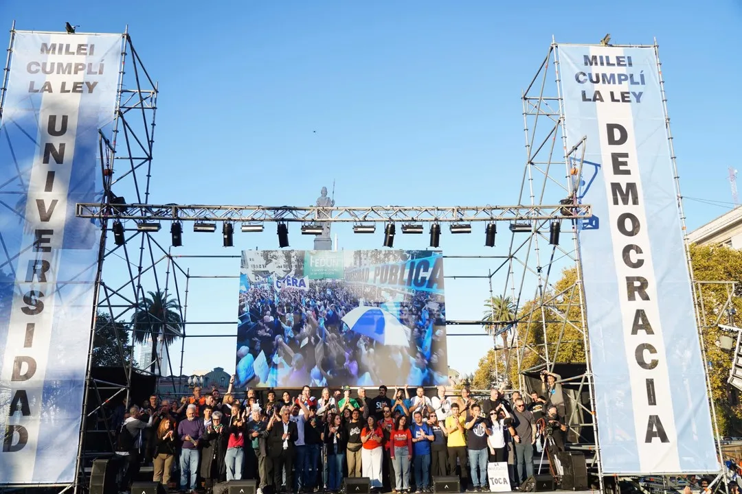 Docentes y estudiantes reclaman frente a Tribunales por el cumplimiento de la Ley de Financiamiento Universitario