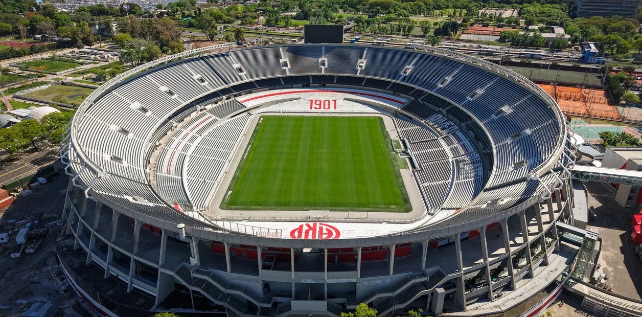 Dos aficionados vivirán una noche única en el Monumental junto a un campeón mundial