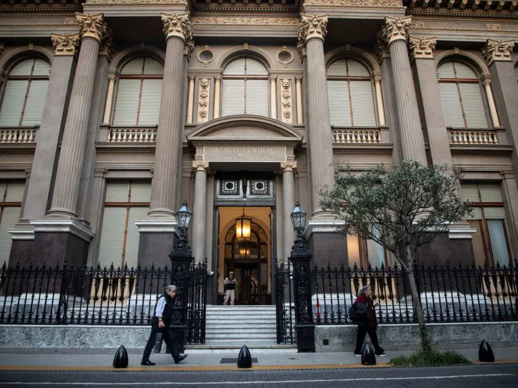 El Banco Central mantiene las restricciones cambiarias vigentes para las empresas