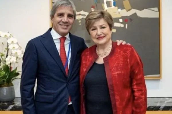 El FMI aprueba nuevo desembolso para Argentina y reclama ajustes más profundos en jubilaciones y subsidios