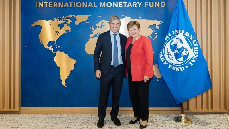 El FMI exige reformas jubilatorias y un ajuste fiscal más estricto para garantizar el pago de la deuda