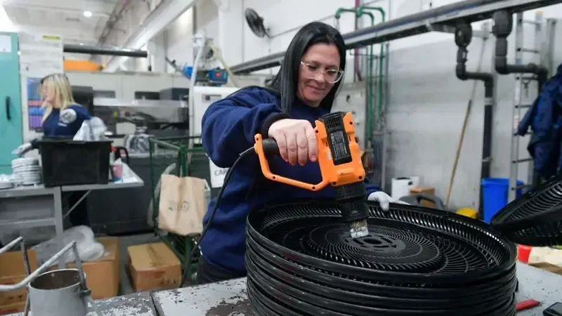 Empresarios alertan sobre caída de ventas y demandan mayor intervención estatal con reducción de impuestos