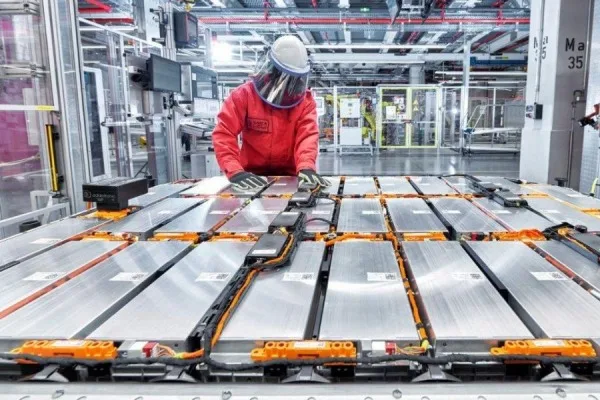 Europa impulsa una inversión millonaria para fortalecer su industria de baterías y reducir dependencia china