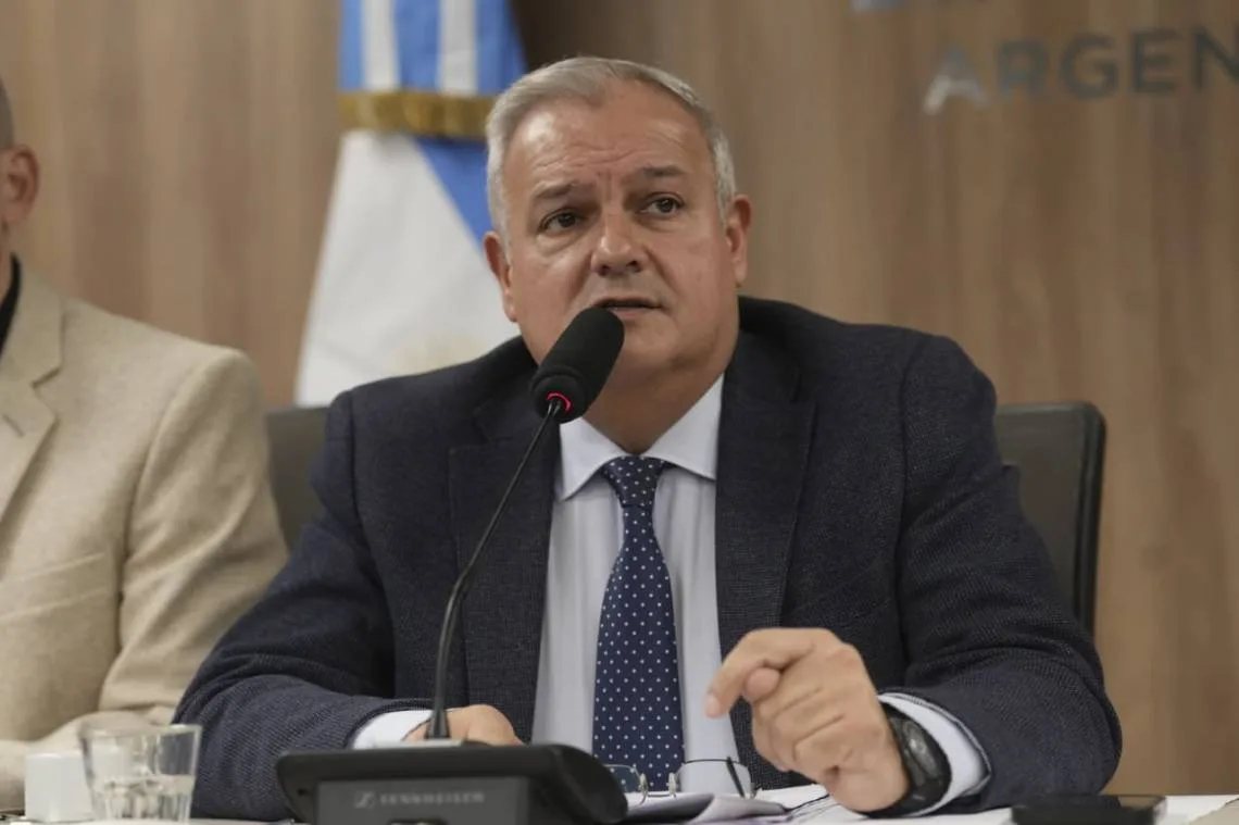 Farías propone fortalecer la producción nacional de biocombustibles para reducir importaciones