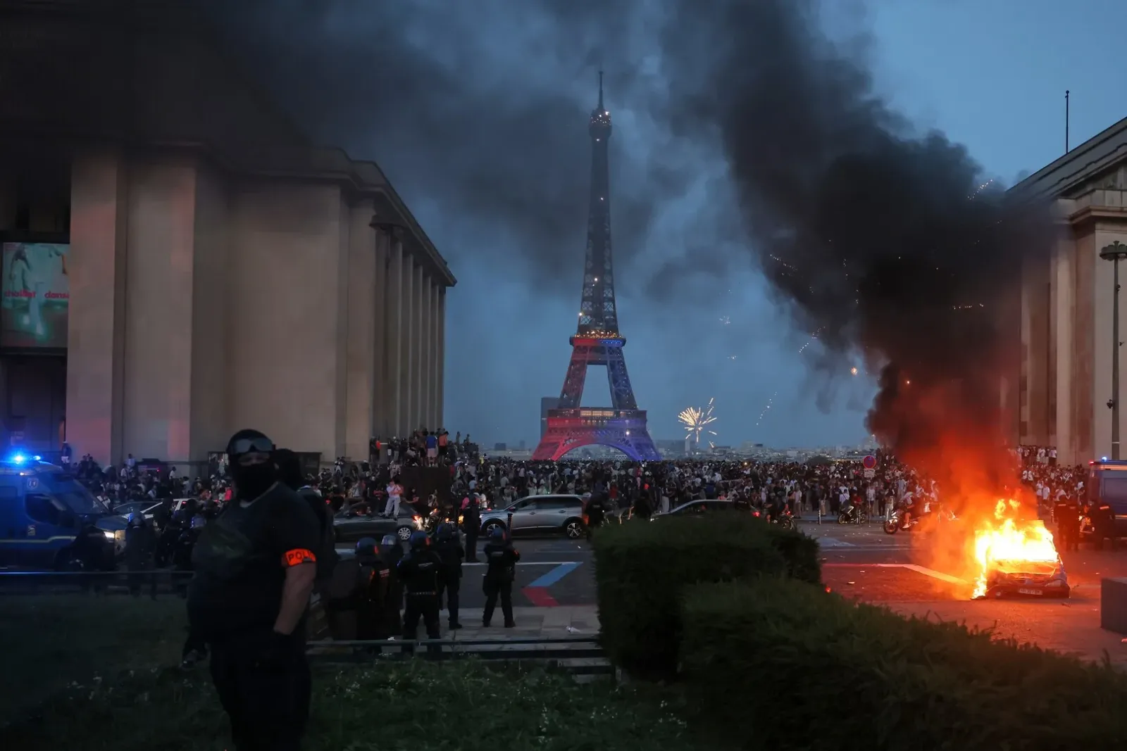 Francia detuvo a cientos tras disturbios por la victoria del PSG en la Liga de Campeones