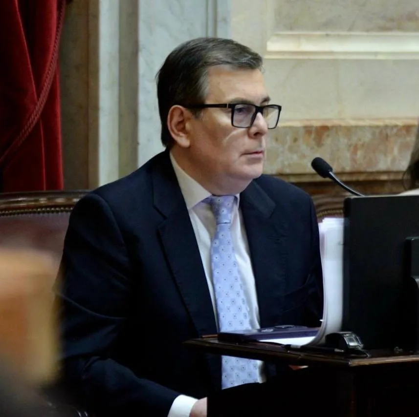 Gerardo Zamora impulsa tres proyectos clave para salud y migración en Santiago del Estero