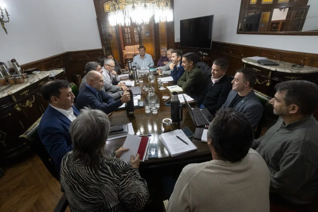 Gobierno de Río Negro confirma fecha para reactivar multas por radares y analiza finanzas provinciales