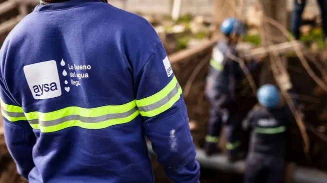 Gobierno lanza licitación pública nacional e internacional para privatizar AySA