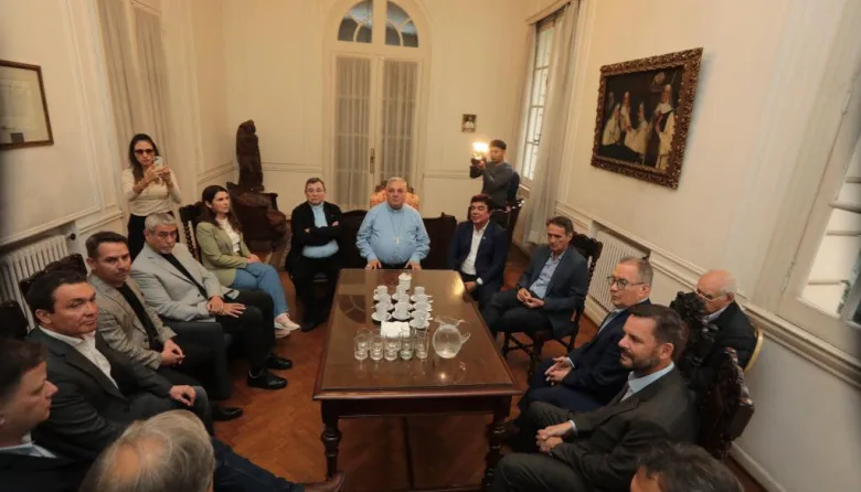 Intendentes y la Iglesia se unen para enfrentar la crisis social en el Gran Buenos Aires