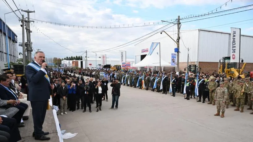 Jaldo presidió el acto por el 25 de Mayo en Famaillá y destacó la unión provincial