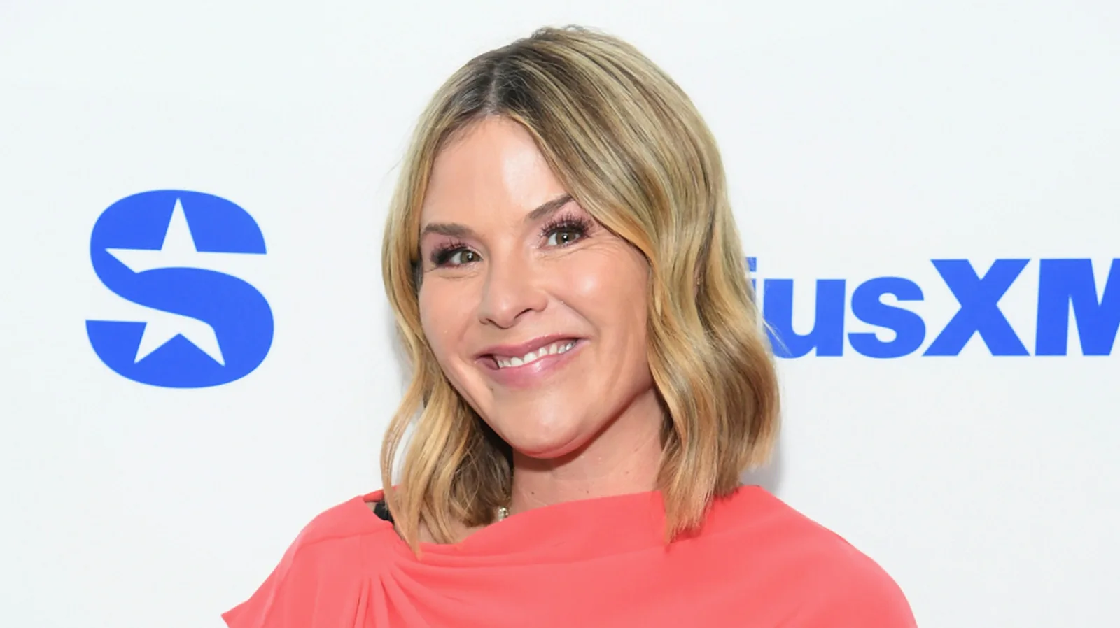 Jenna Bush Hager renueva su estilo con el bob de verano y gana elogios en redes