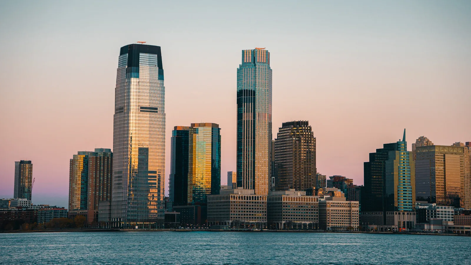 Jersey City, la ciudad más antigua de Nueva Jersey, despliega un renovado paseo marítimo y amplios espacios verdes