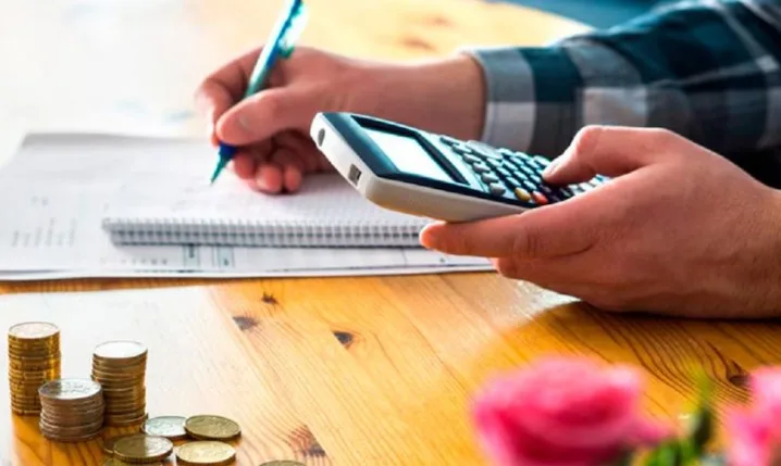 La caída del poder adquisitivo y el aumento de tarifas complican la economía familiar