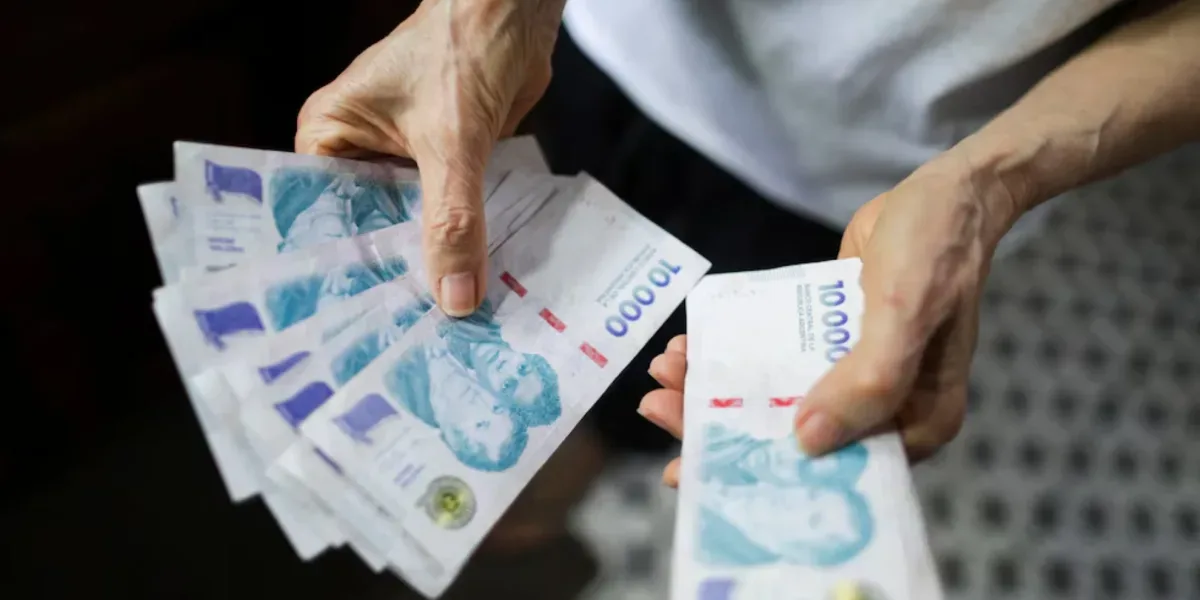 La mayoría de los argentinos percibe que su salario queda rezagado frente a la inflación