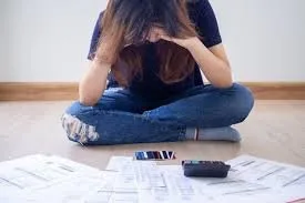 La morosidad en créditos personales supera el 14% y preocupa el impacto en jóvenes menores de 25 años