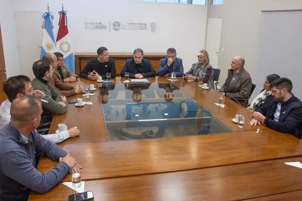 La Provincia transfirió más de $3.100 millones a municipios para obras escolares
