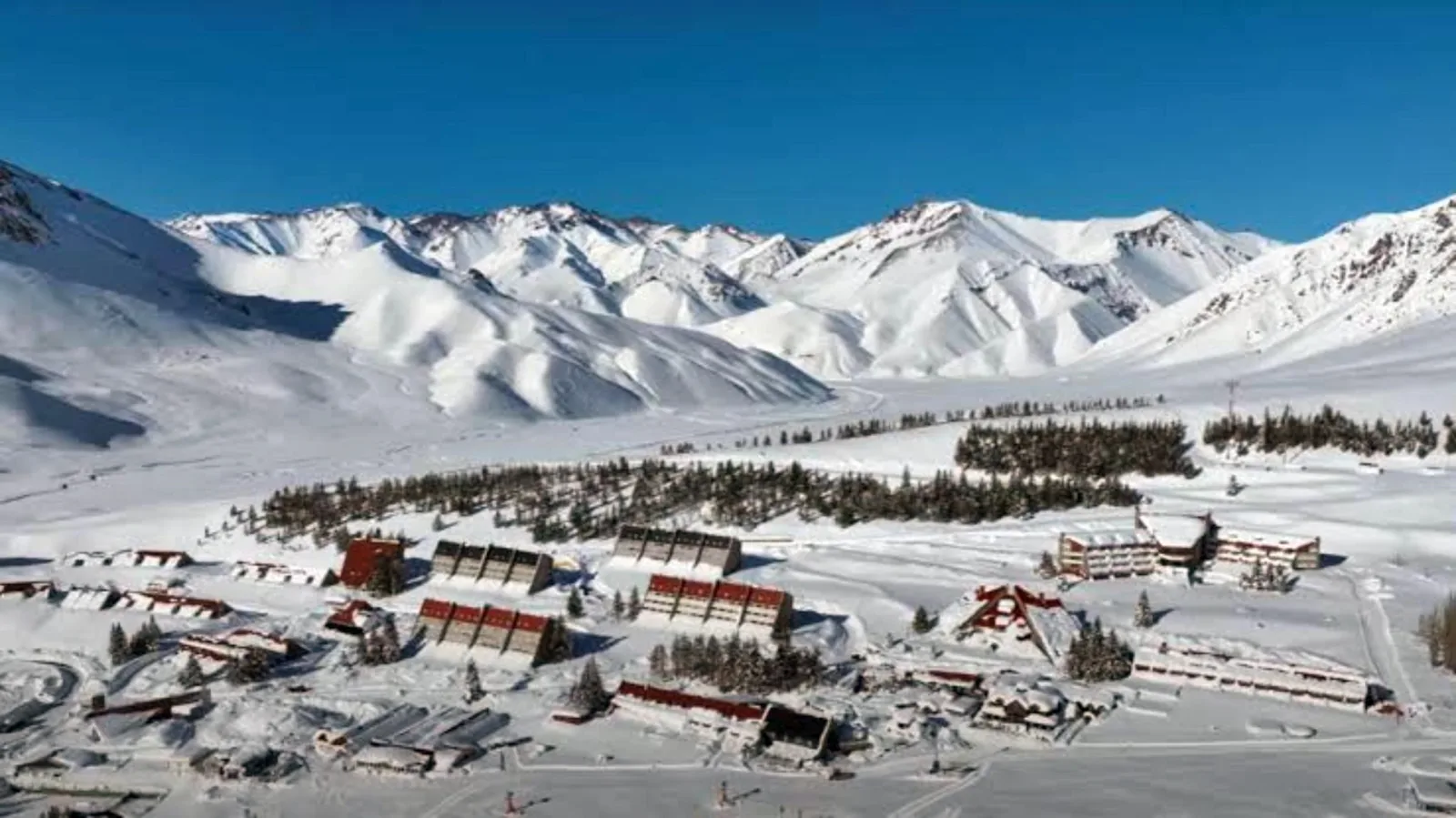 Las Leñas convoca a su personal para la temporada de invierno 2026 con nuevas condiciones