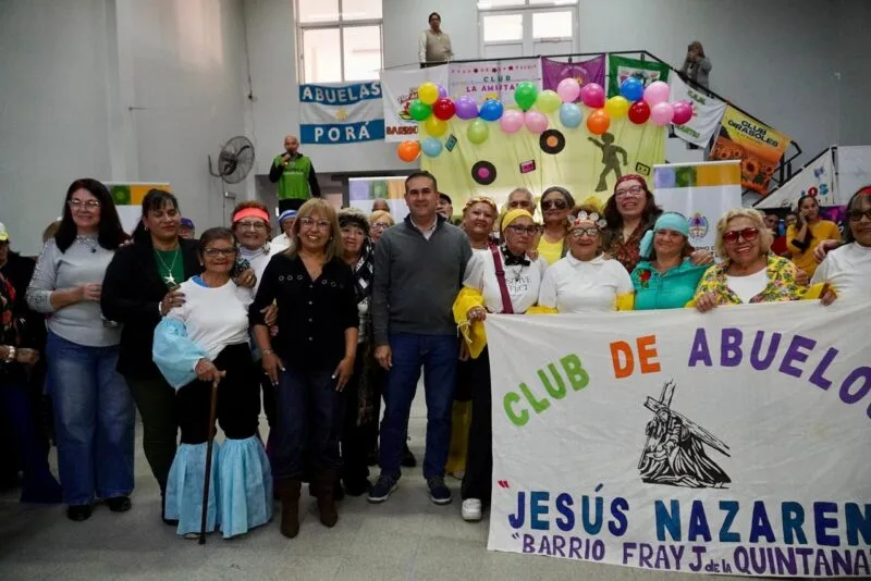 Más de 30 clubes de adultos mayores participaron en el encuentro “Clásicos Bailables de los ’80