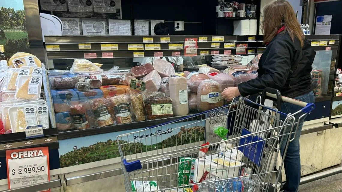 Más de la mitad de los argentinos reclama cambios urgentes en el plan económico nacional