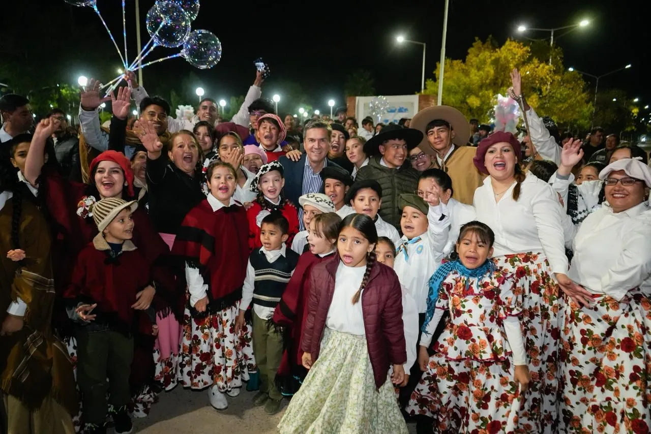 Napenay celebra 105 años con nuevo acceso pavimentado y más familias con agua potable