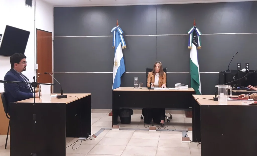 Ordenan la detención inmediata de un conductor tras persecución con su hijo en Cipolletti