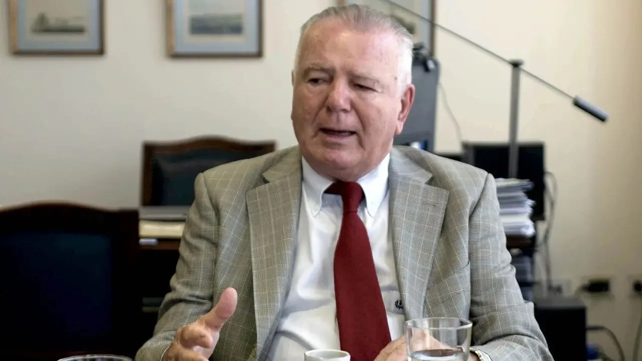 Orlando Ferreres advierte que el dólar oficial debería superar los $1700 para fin de año