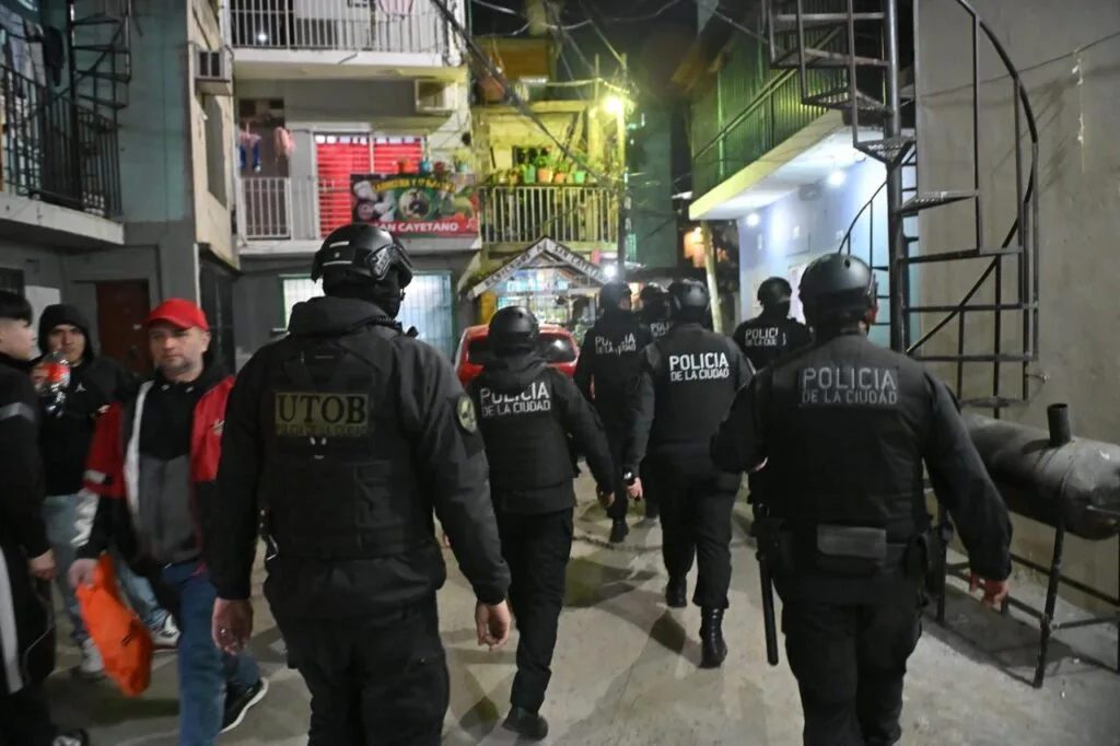 Polémica por el operativo “Tormenta Negra” en villas porteñas genera denuncias de represión