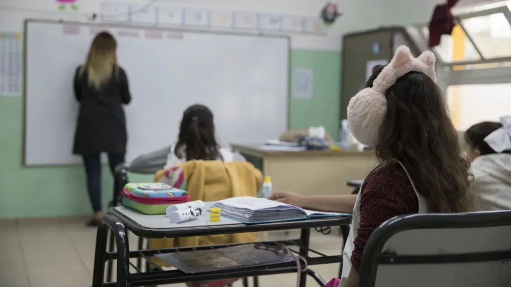 Río Negro mantiene salarios docentes altos con ajustes automáticos por inflación
