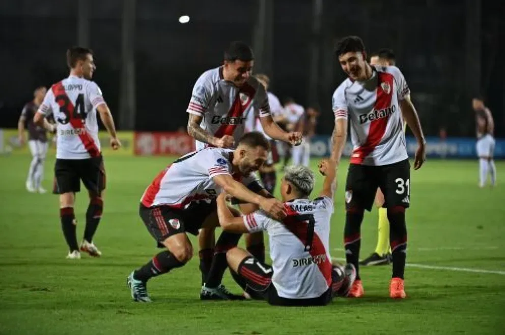 River ganó en Venezuela con gol decisivo de Salas en el descuento