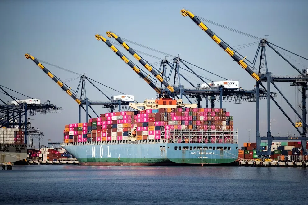 Superávit comercial rompe récord en abril impulsado por exportaciones y caída de importaciones
