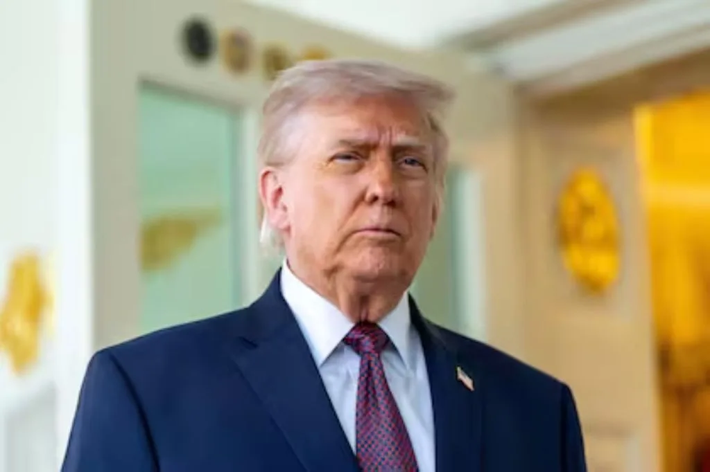 Trump anuncia escolta estadounidense para buques atrapados en el Estrecho de Ormuz