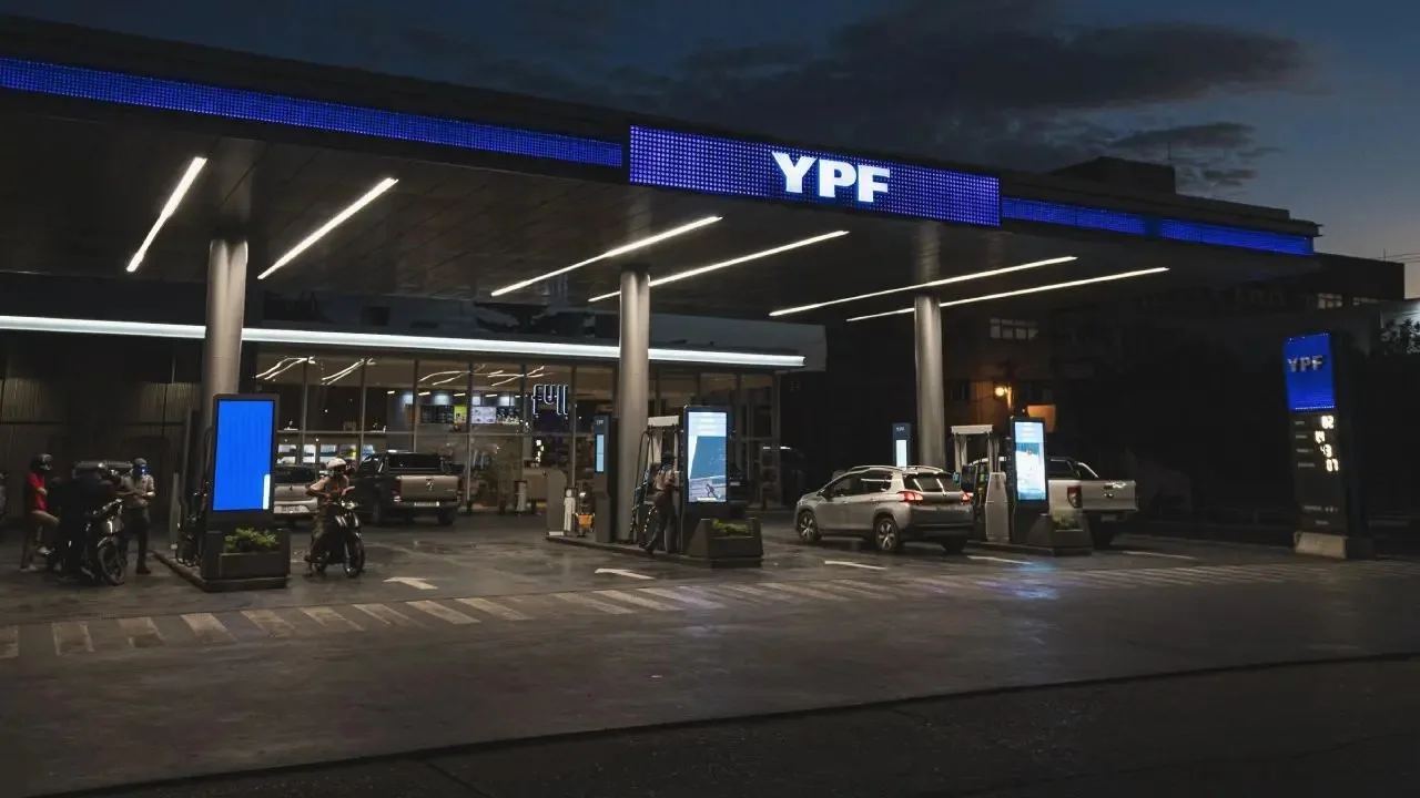 YPF ajusta precios de combustibles tras 45 días de estabilidad en las estaciones