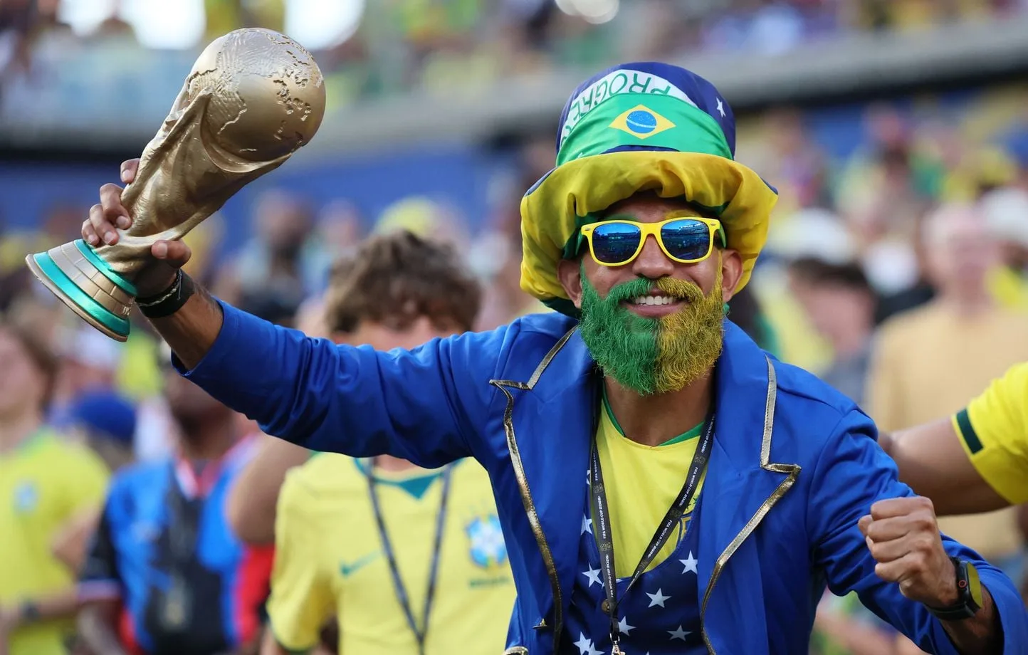 Aficionados y una estrella internacional destacan en el Mundial 2026 con atuendos singulares
