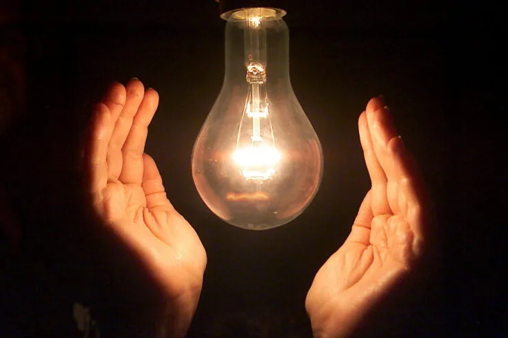 Ajustan tarifas eléctricas y redefinen subsidios focalizados a partir de julio en Buenos Aires