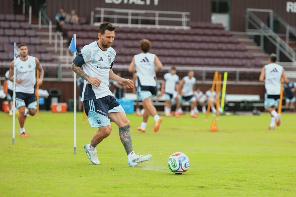 Argentina recupera jugadores y ya está en Alabama para enfrentar a Islandia antes del Mundial 2026