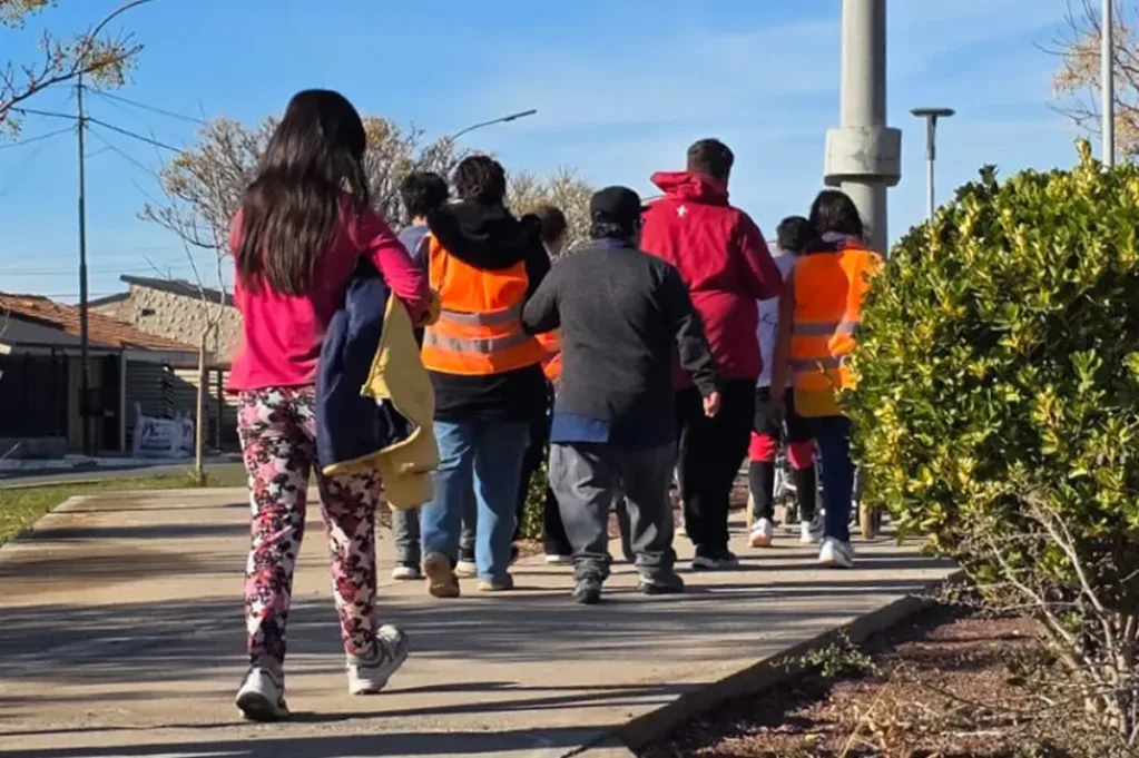 Caminatas inclusivas fomentan autonomía y aprendizaje en jóvenes de Cutral Co