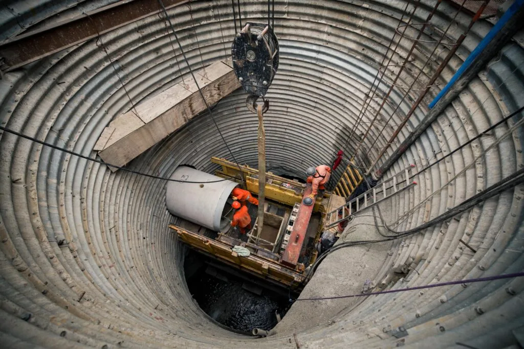 Avanza al 90% la construcción de nuevos túneles para mejorar el drenaje del arroyo Medrano