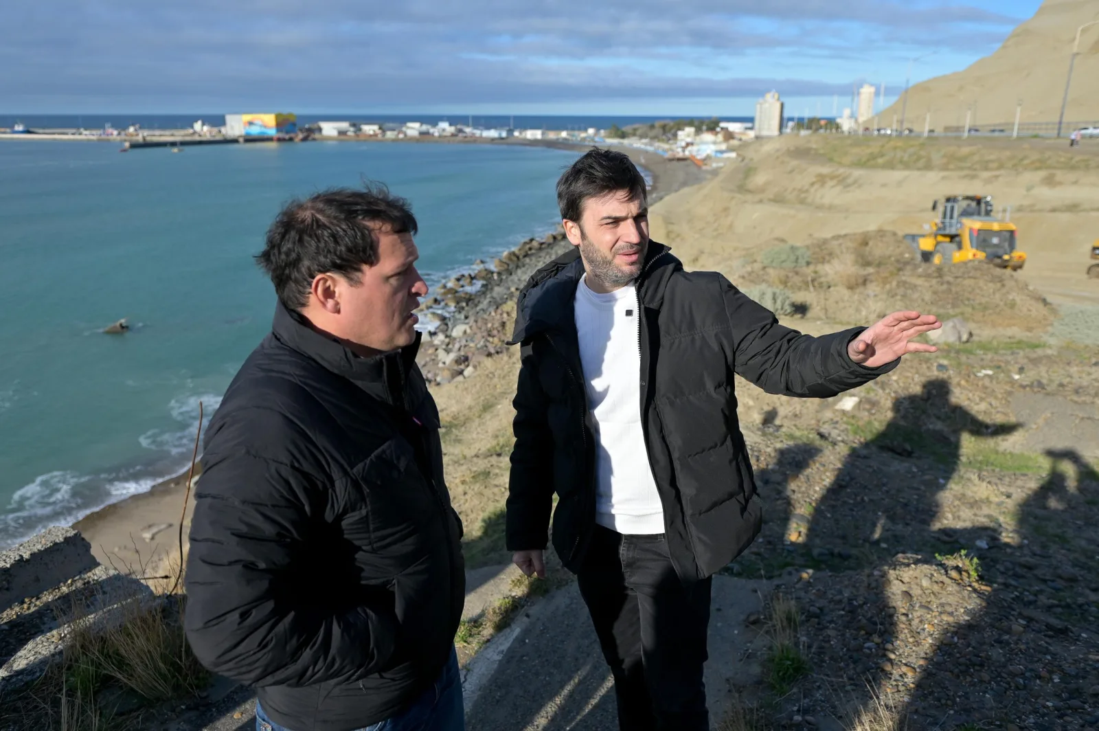 Avanzan obras de protección costera en el Cerro Chenque con inversión provincial millonaria